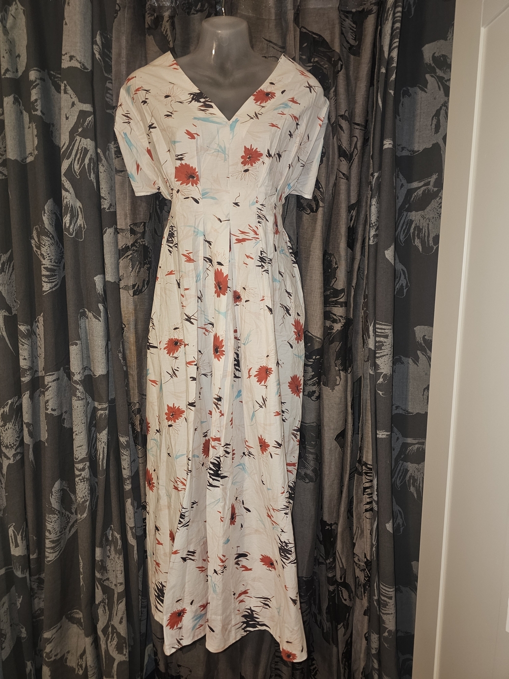 MM.LaFleur White Midi Dress with Pink Floral Print - Picture 6 of 6